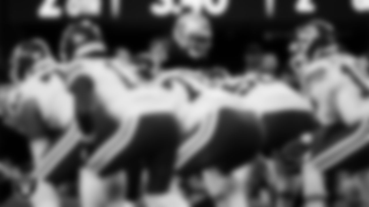 Las Vegas Raiders safety Lonnie Johnson Jr. (32) lines up before the snap during the regular season home game against the Kansas City Chiefs at Allegiant Stadium.