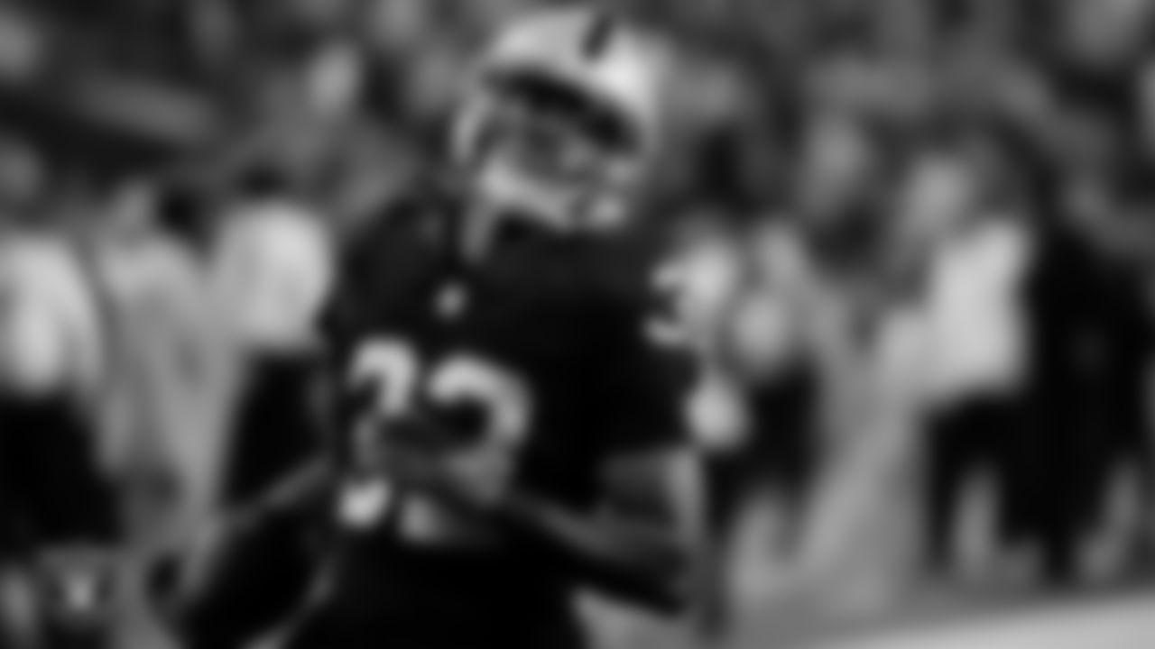 Las Vegas Raiders safety Lonnie Johnson Jr. (32) warming up before the regular season home game against the Dallas Cowboys at Allegiant Stadium.