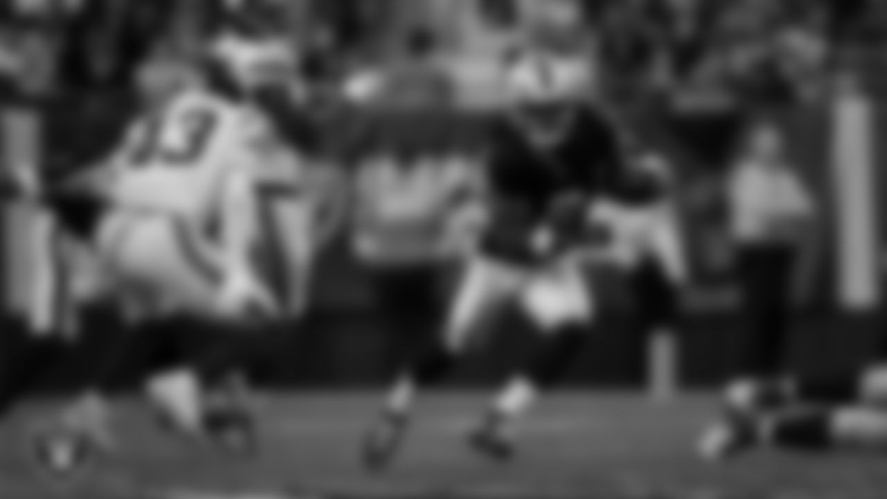 Las Vegas Raiders running back Ashton Jeanty (2) rushes during the regular season home game against the New York Giants at Allegiant Stadium.