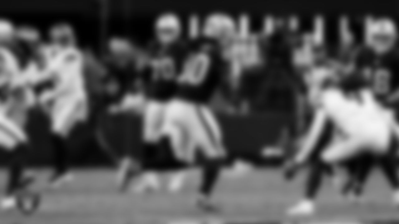 Las Vegas Raiders tight end Ian Thomas (80) during the regular season home game against the Denver Broncos at Allegiant Stadium.