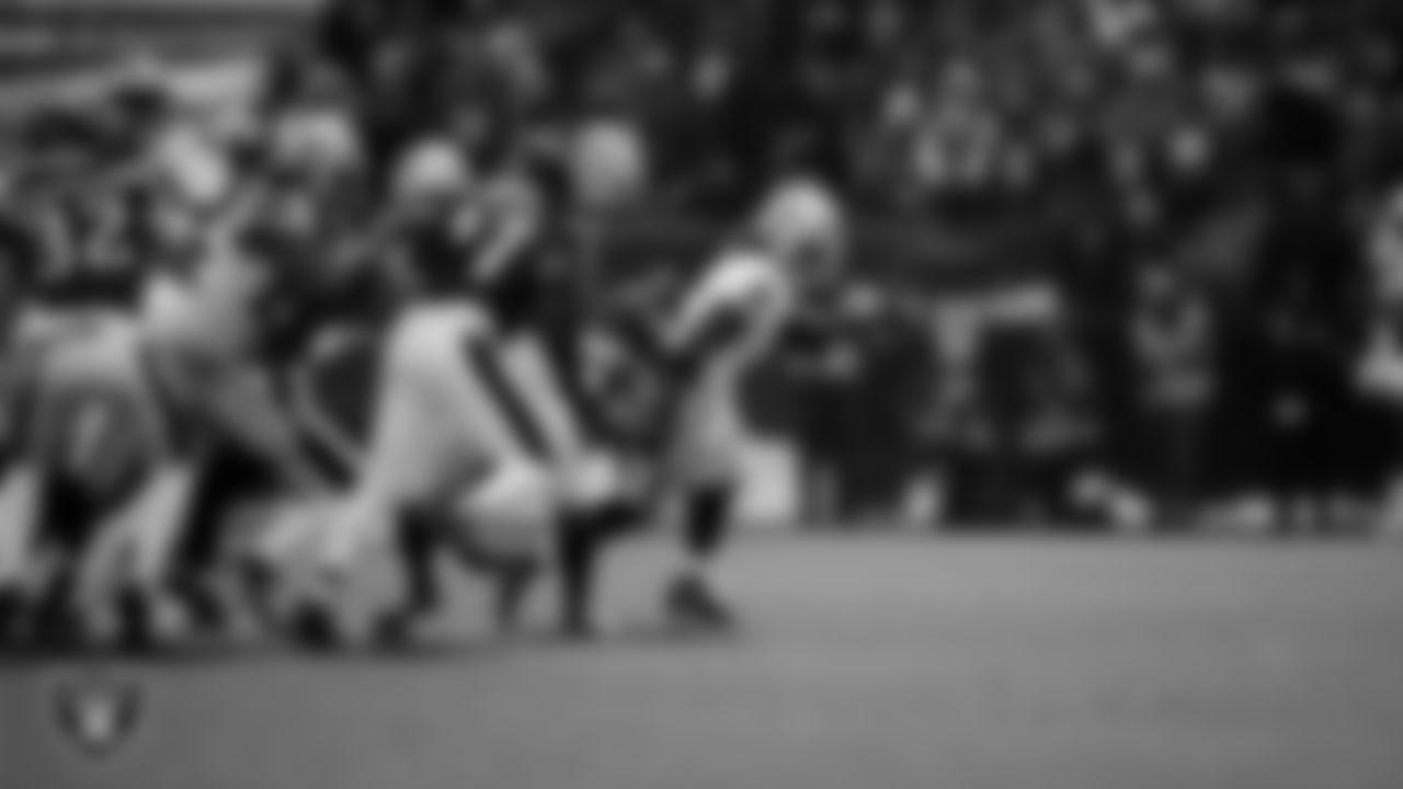 Las Vegas Raiders running back Ashton Jeanty (2) rushes during the regular season away game against the Philadelphia Eagles at Lincoln Financial Field.