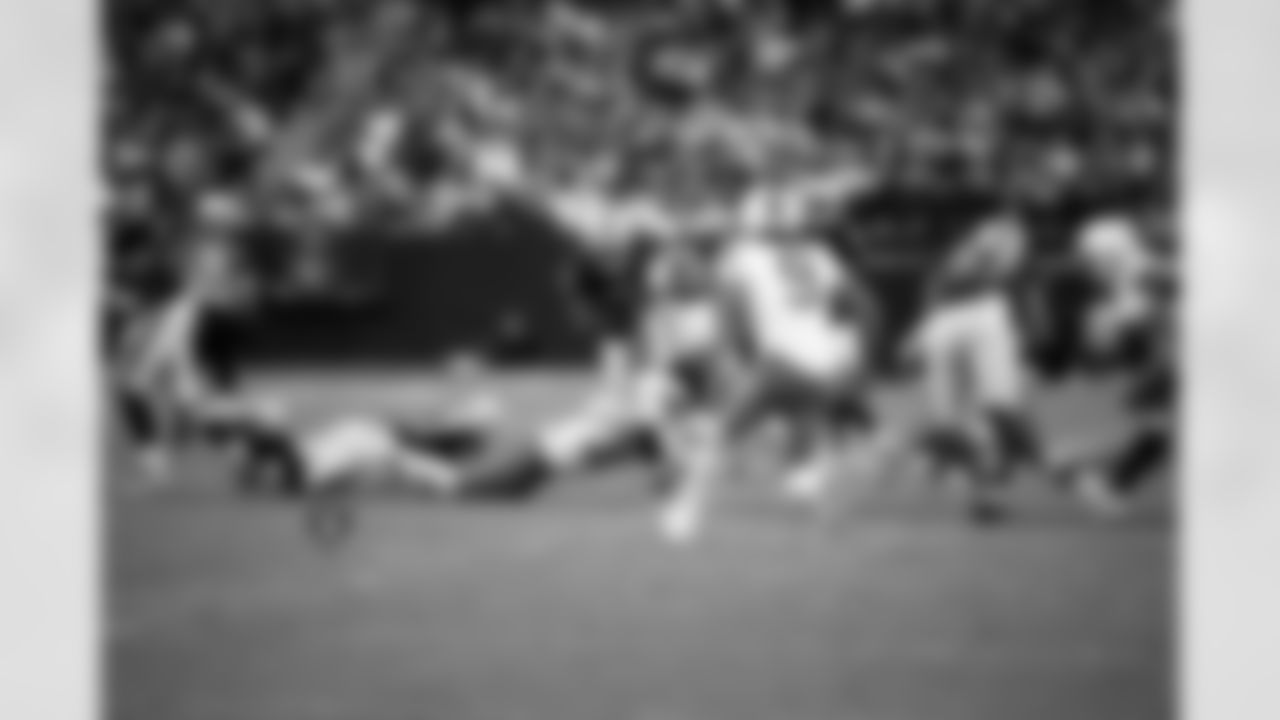 Las Vegas Raiders running back Ashton Jeanty (2) during the regular season home game against the Cleveland Browns at Allegiant Stadium.