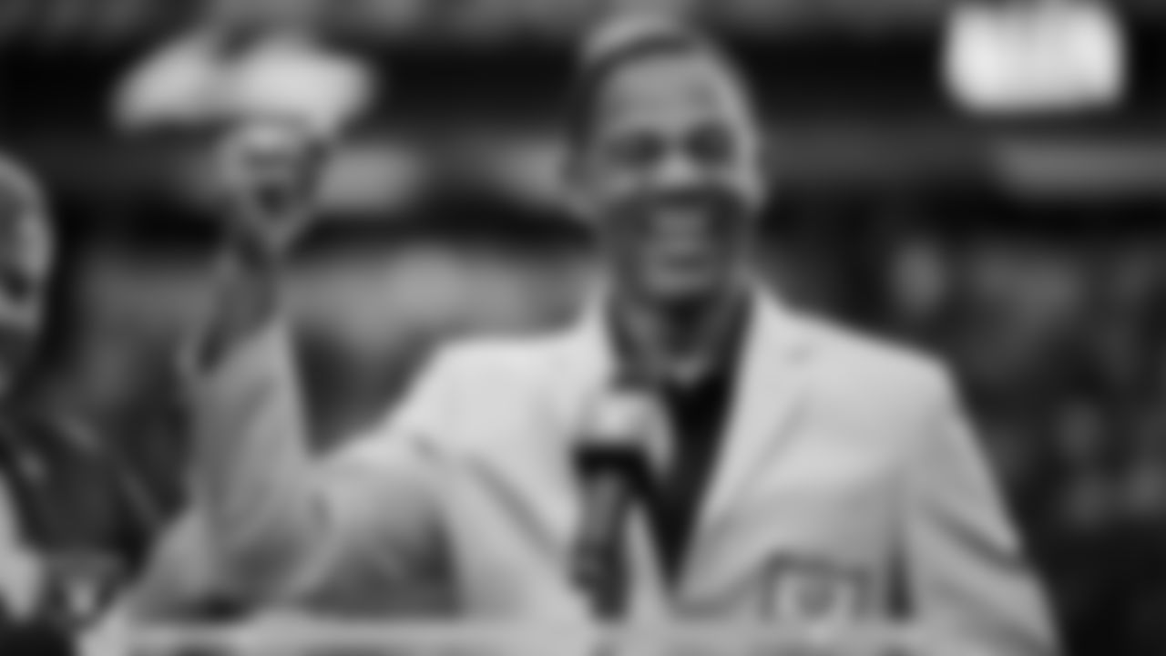 Las Vegas Raiders alumnus Eric Allen speaks after being presented with his Ring of Excellence during a ceremony during halftime of the Raiders' regular season home game against the Tennessee Titans at Allegiant Stadium.