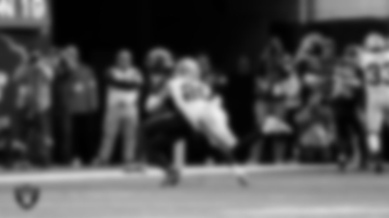 Las Vegas Raiders cornerback Darien Porter (26) during the regular season away game against the Los Angeles Chargers at SoFi Stadium.