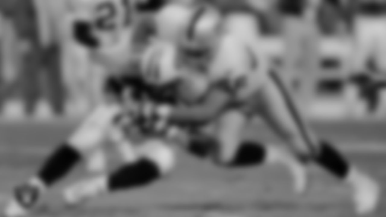 Oakland Raiders linebacker Sam Sword (56) during the regular season away game against the Tennessee Titans at Adelphia Coliseum, Thursday, December 9, 1999, in Nashville, Tenn.