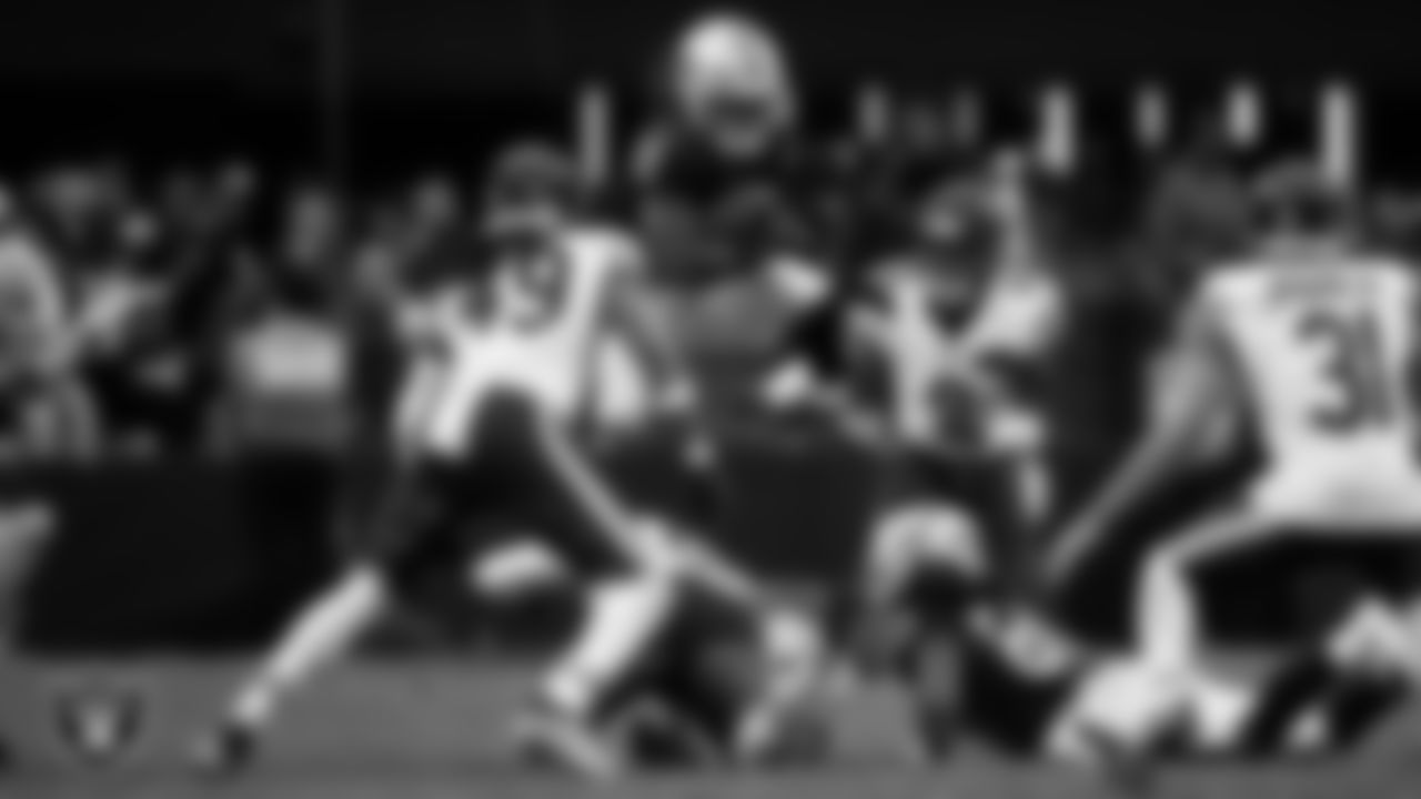 Las Vegas Raiders running back Ashton Jeanty (2) rushes during the regular season home game against the Chicago Bears at Allegiant Stadium.