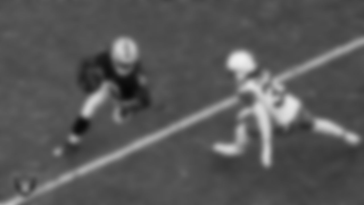 Las Vegas Raiders running back Ashton Jeanty (2) runs after making a catch during the regular season home game against the Cleveland Browns at Allegiant Stadium.