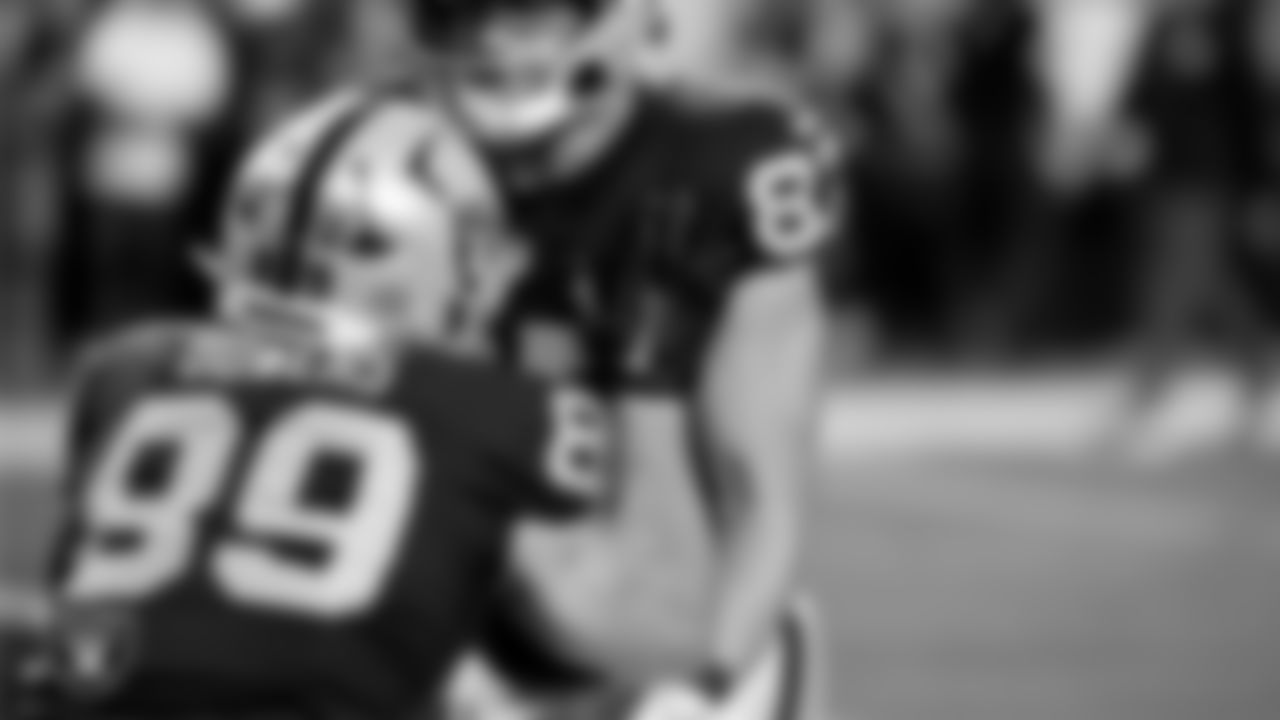 Las Vegas Raiders tight end Brock Bowers (89) warming up before the regular season home game against the Los Angeles Chargers at Allegiant Stadium.