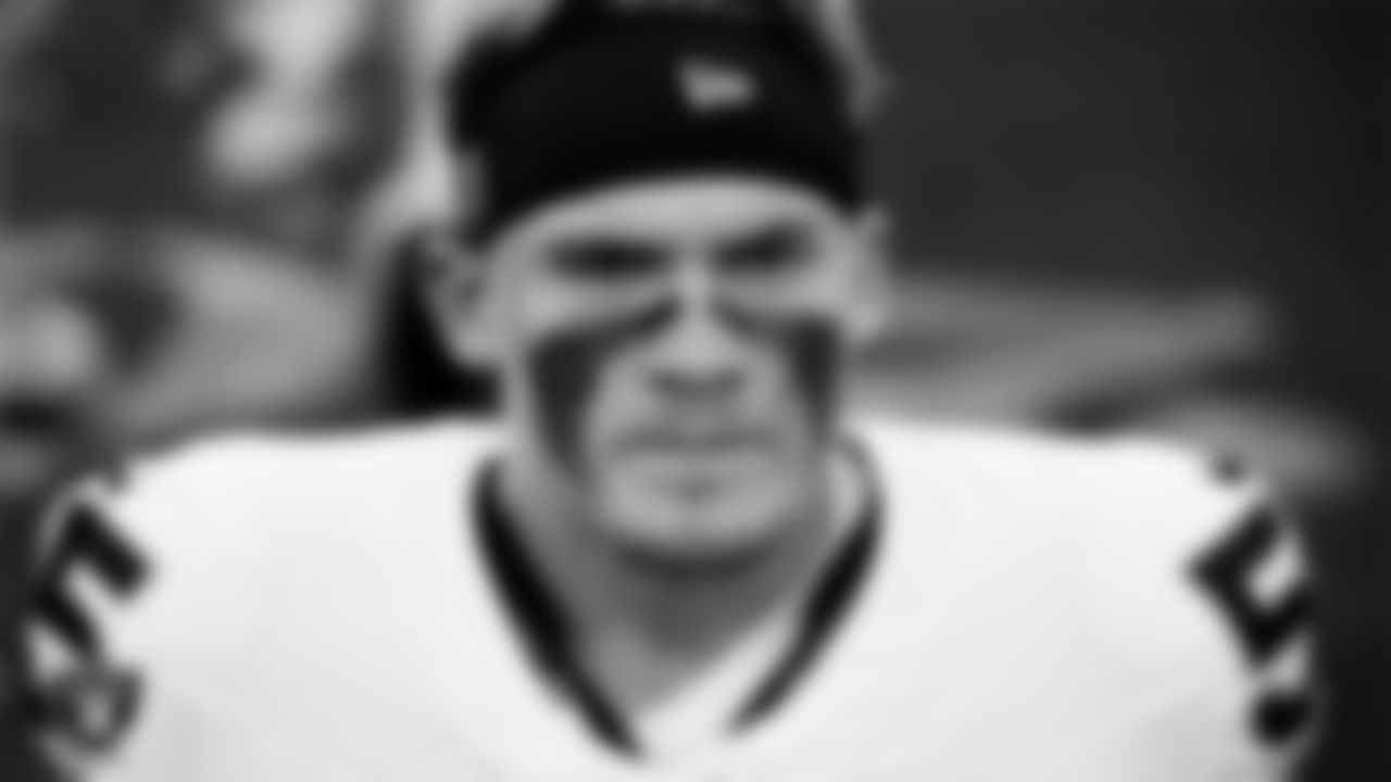 Las Vegas Raiders linebacker Cody Lindenberg (55) warming up before the preseason away game against the Seattle Seahawks at Lumen Field.