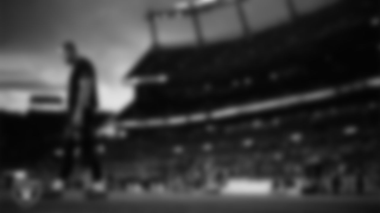 Las Vegas Raiders tight end Brock Bowers (89) warming up before the regular season away game against the Denver Broncos at Empower Field at Mile High.