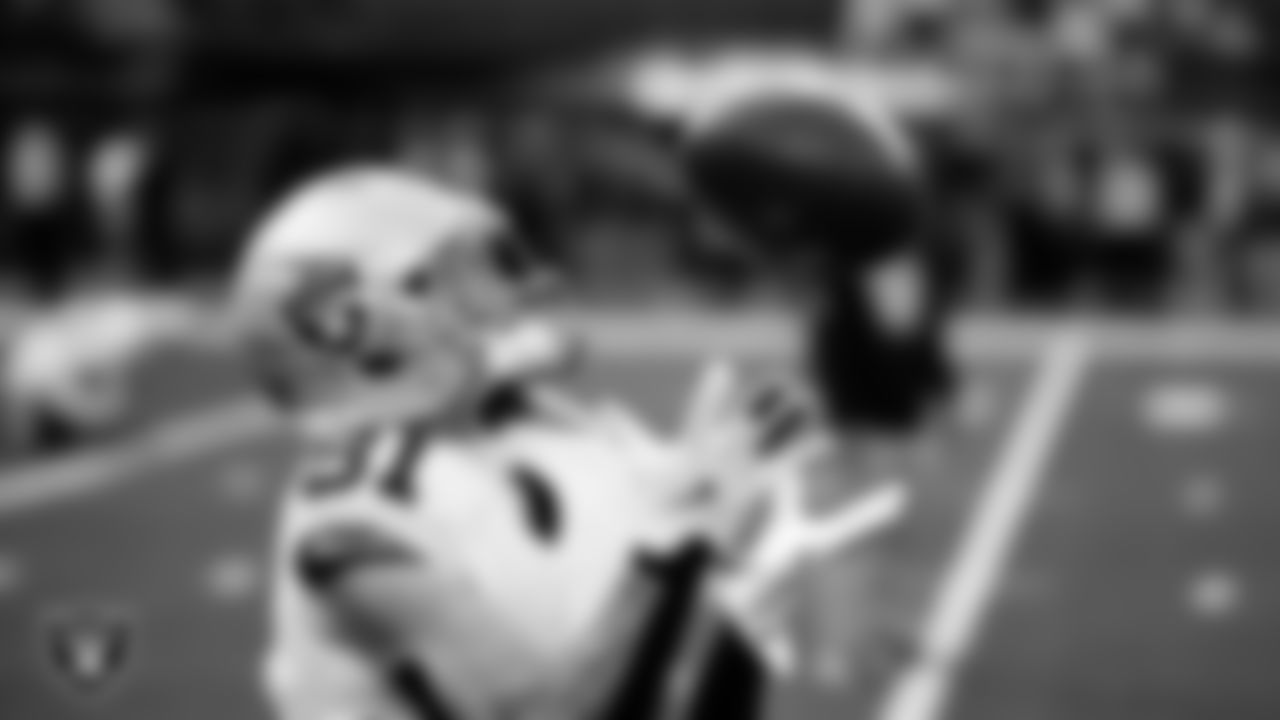 Las Vegas Raiders wide receiver Alex Bachman (81) warming up before the regular season away game against the Los Angeles Chargers at SoFi Stadium.