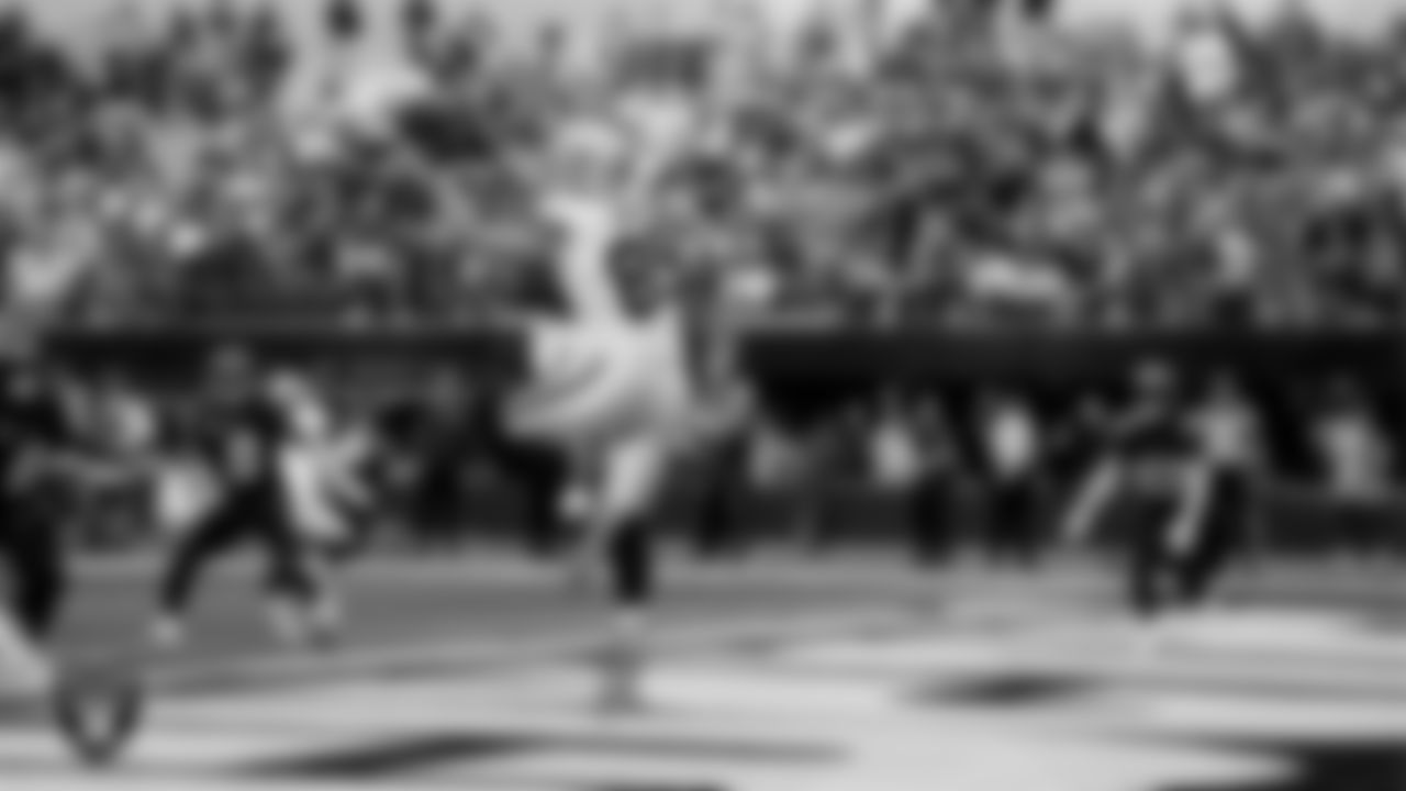 Las Vegas Raiders tight end Brock Bowers (89) makes a 6-yard touchdown catch during the regular season away game against the Los Angeles Chargers at SoFi Stadium.