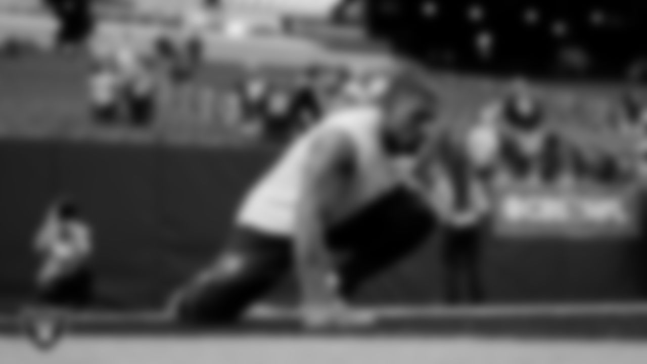 Las Vegas Raiders defensive tackle Thomas Booker IV (99) warming up before the regular season home game against the Cleveland Browns at Allegiant Stadium.