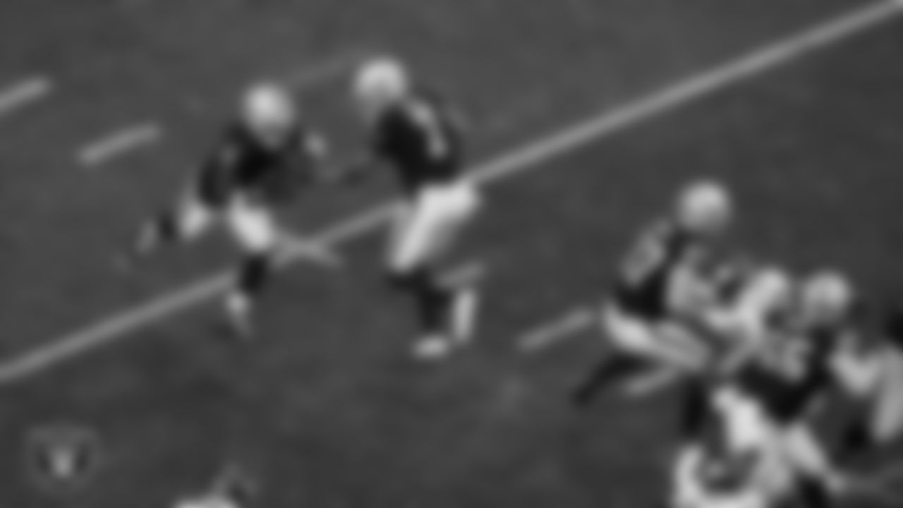 Las Vegas Raiders quarterback Geno Smith (7) hands the ball off to running back Ashton Jeanty (2) during the regular season home game against the New York Giants at Allegiant Stadium.
