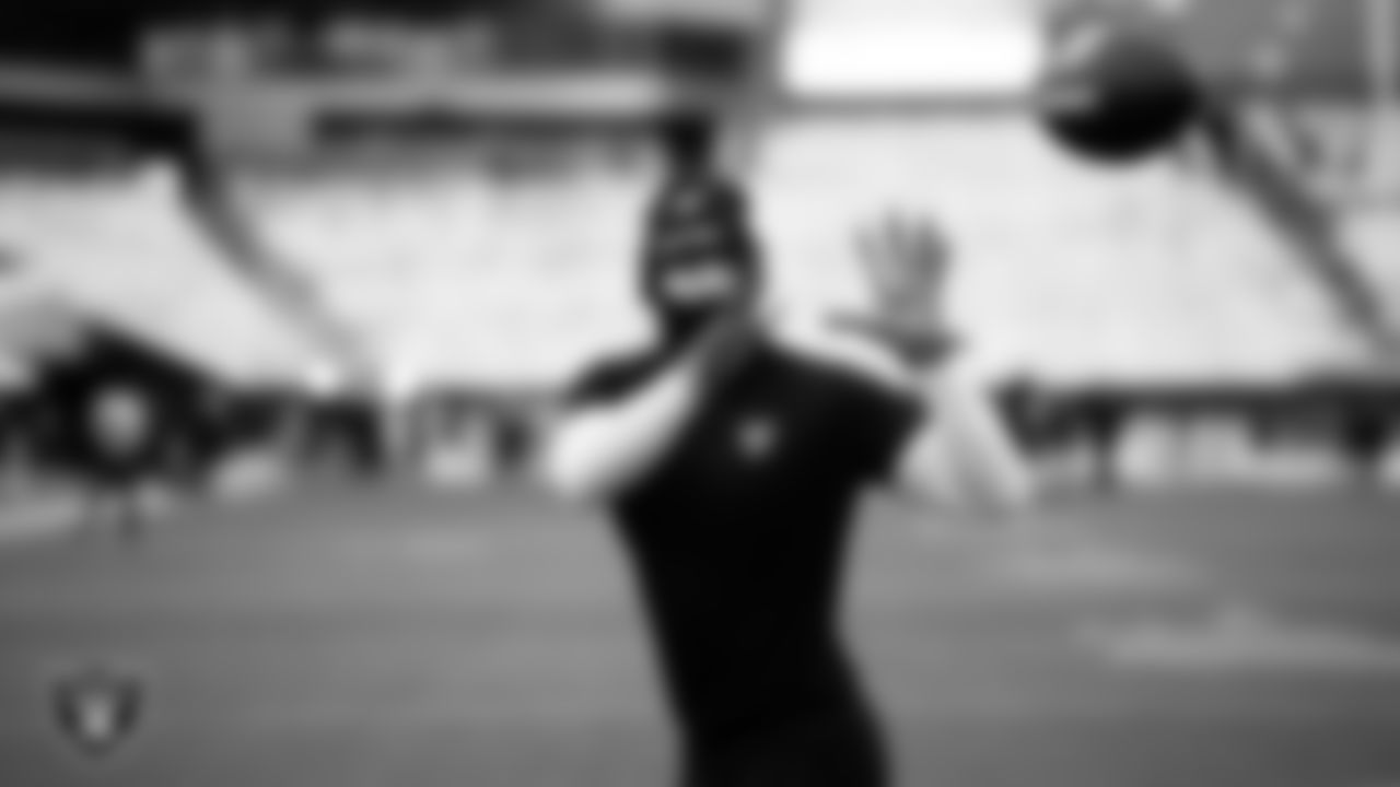 Las Vegas Raiders linebacker Tommy Eichenberg (44) warming up before the regular season away game against the Philadelphia Eagles at Lincoln Financial Field.