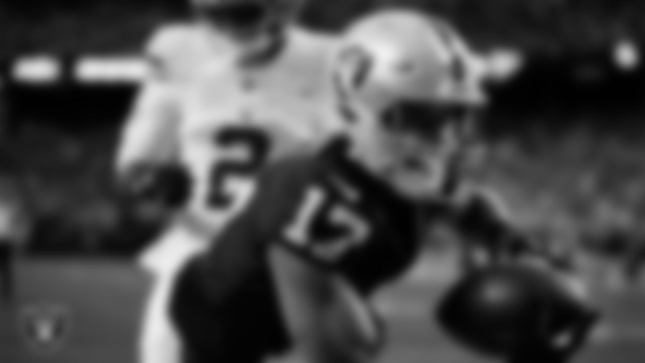 Las Vegas Raiders wide receiver Tyler Lockett (17) makes a 4-yard touchdown catch during the regular season home game against the New York Giants at Allegiant Stadium.