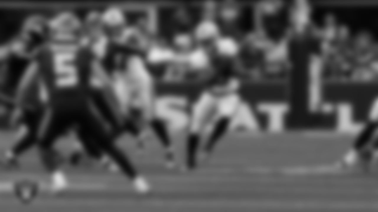 Las Vegas Raiders running back Zamir White (3) rushes during the preseason away game against the Seattle Seahawks at Lumen Field.