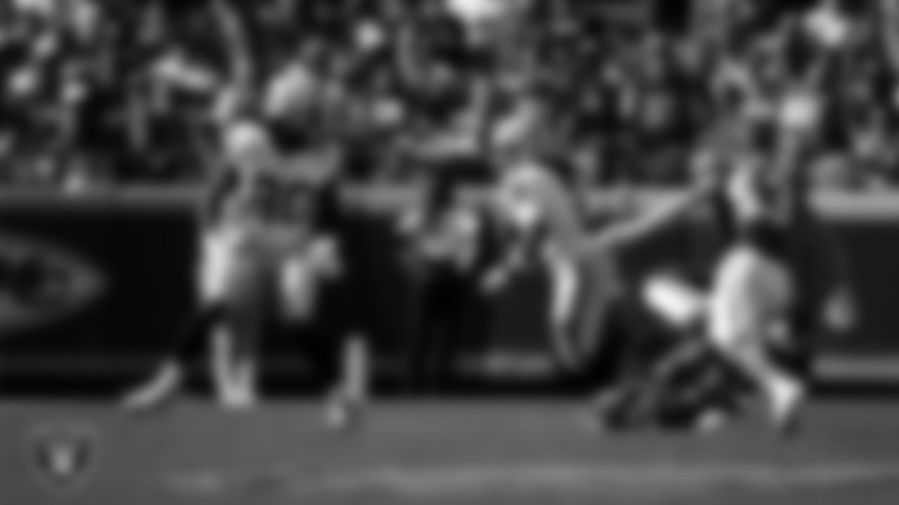 Las Vegas Raiders running back Ashton Jeanty (2) rushes during the regular season away game against the Kansas City Chiefs at GEHA Field at Arrowhead Stadium.