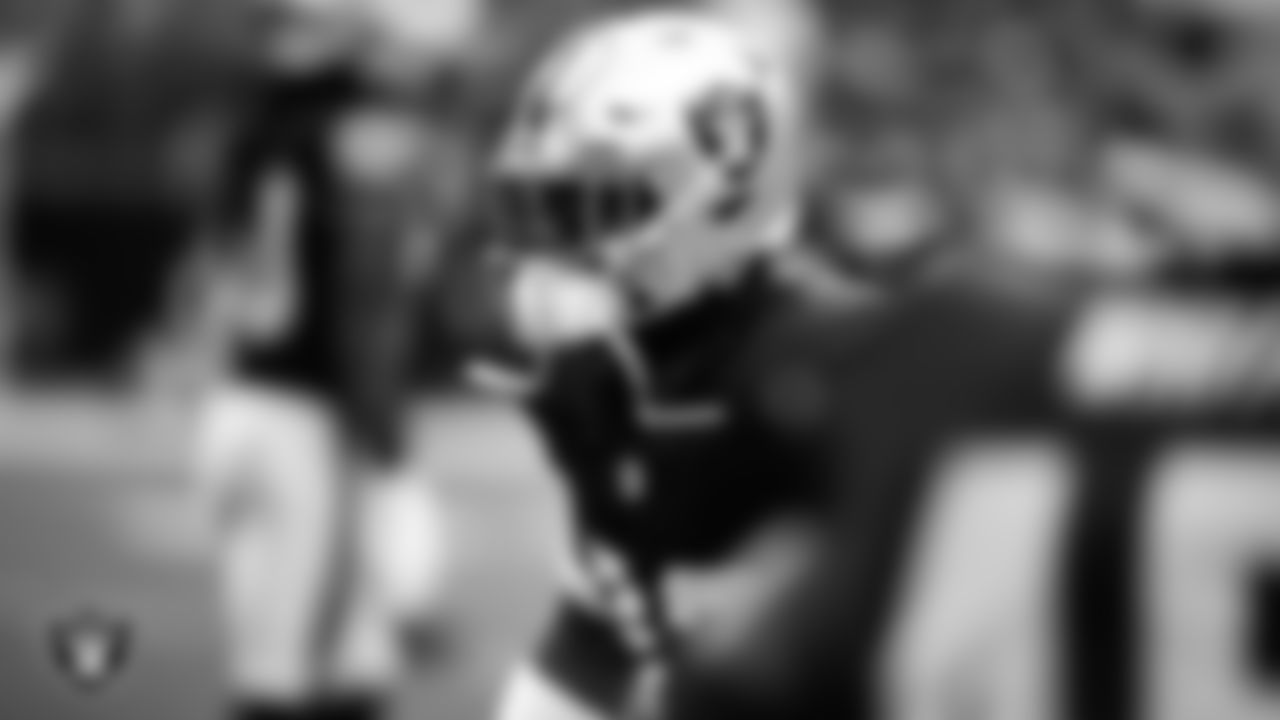 Las Vegas Raiders linebacker Jamal Adams (33) warming up before the regular season home game against the Jacksonville Jaguars at Allegiant Stadium.