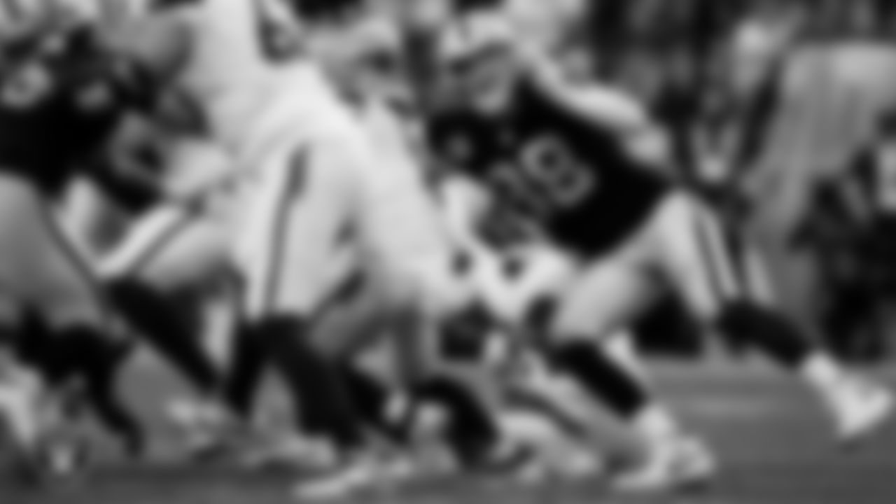 Las Vegas Raiders defensive end Maxx Crosby (98) during the regular season home game against the Denver Broncos at Allegiant Stadium.