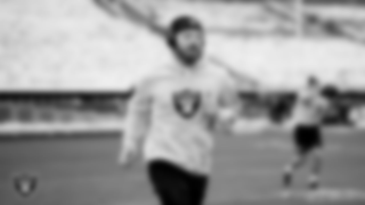 Las Vegas Raiders defensive end Maxx Crosby (98) warming up before the regular season away game against the Philadelphia Eagles at Lincoln Financial Field.