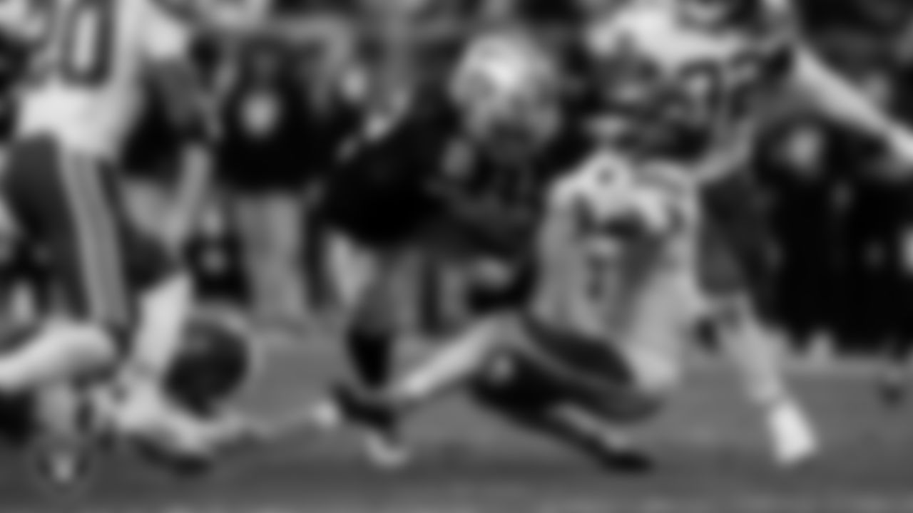 Las Vegas Raiders running back Ashton Jeanty (2) during the regular season home game against the Kansas City Chiefs at Allegiant Stadium.