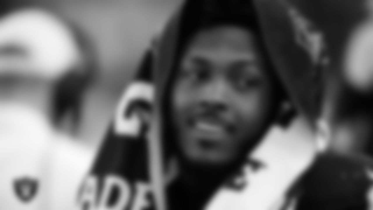 Las Vegas Raiders running back Josh Jacobs (8) on the sidelines during the regular season home game against the New York Giants at Allegiant Stadium.