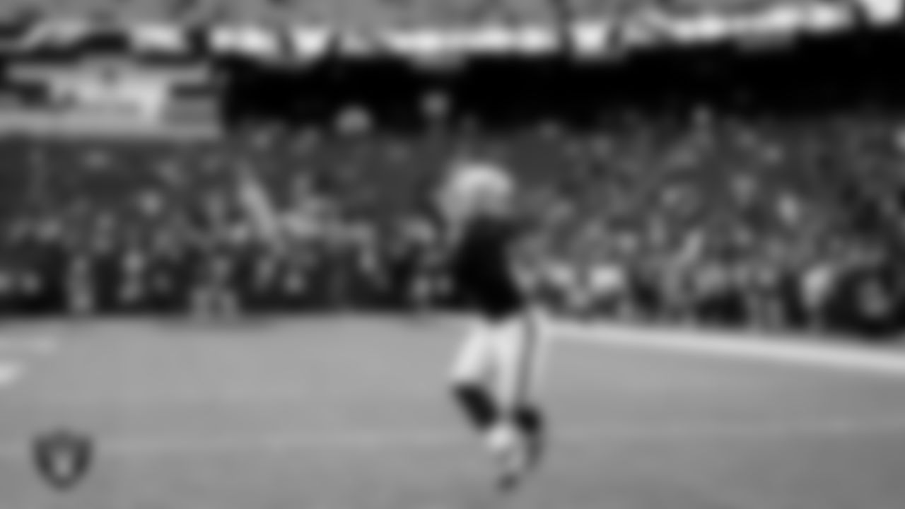 Las Vegas Raiders running back Ashton Jeanty (2) warming up before the regular season home game against the Cleveland Browns at Allegiant Stadium.