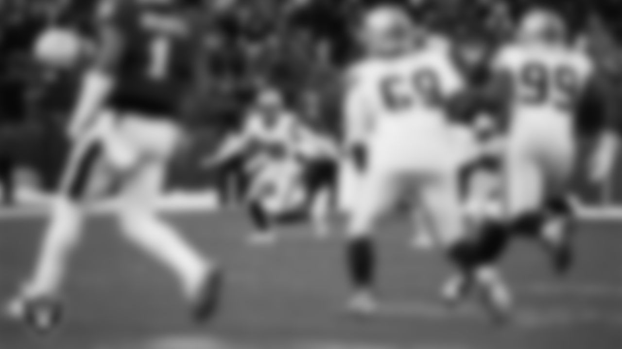 Las Vegas Raiders cornerback Darien Porter (26) defends during the regular season away game against the Philadelphia Eagles at Lincoln Financial Field.