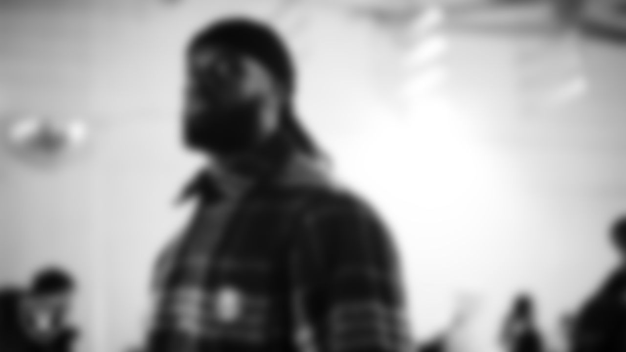 Las Vegas Raiders tight end Ian Thomas (80) arrives to the regular season away game against the Philadelphia Eagles at Lincoln Financial Field.