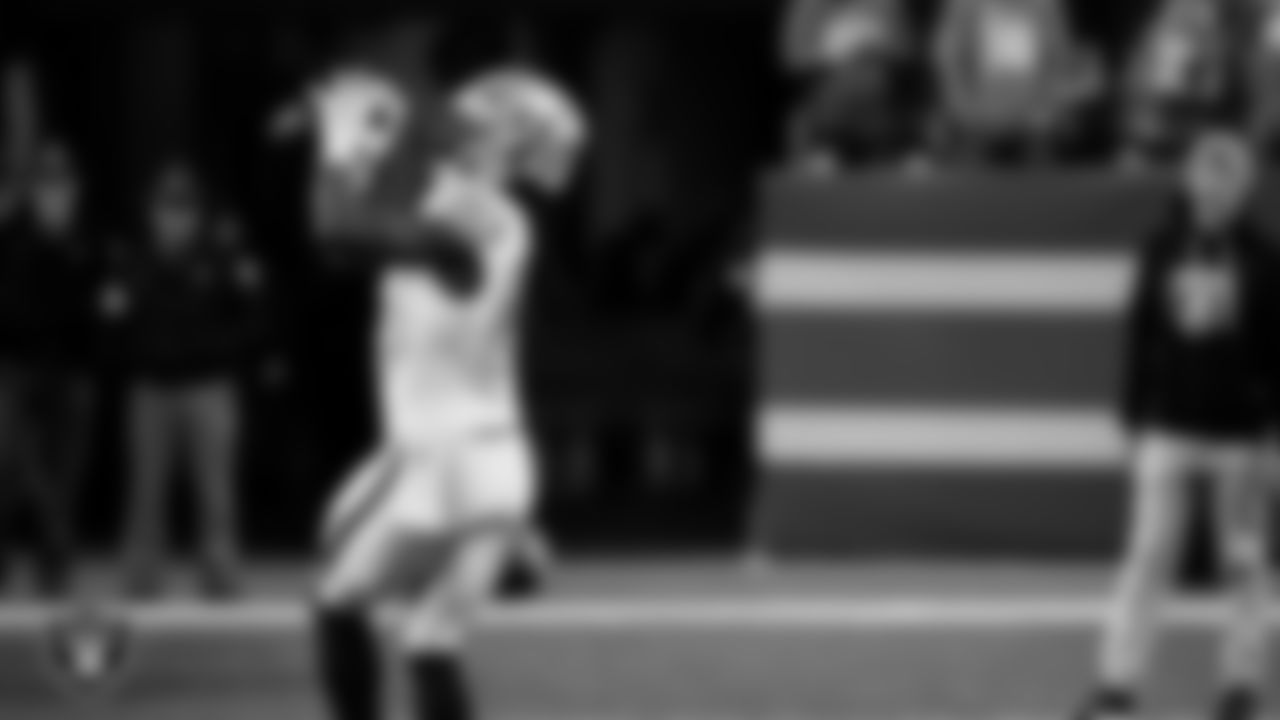 Las Vegas Raiders tight end Ian Thomas (80) warming up before the regular season away game against the Denver Broncos at Empower Field at Mile High.