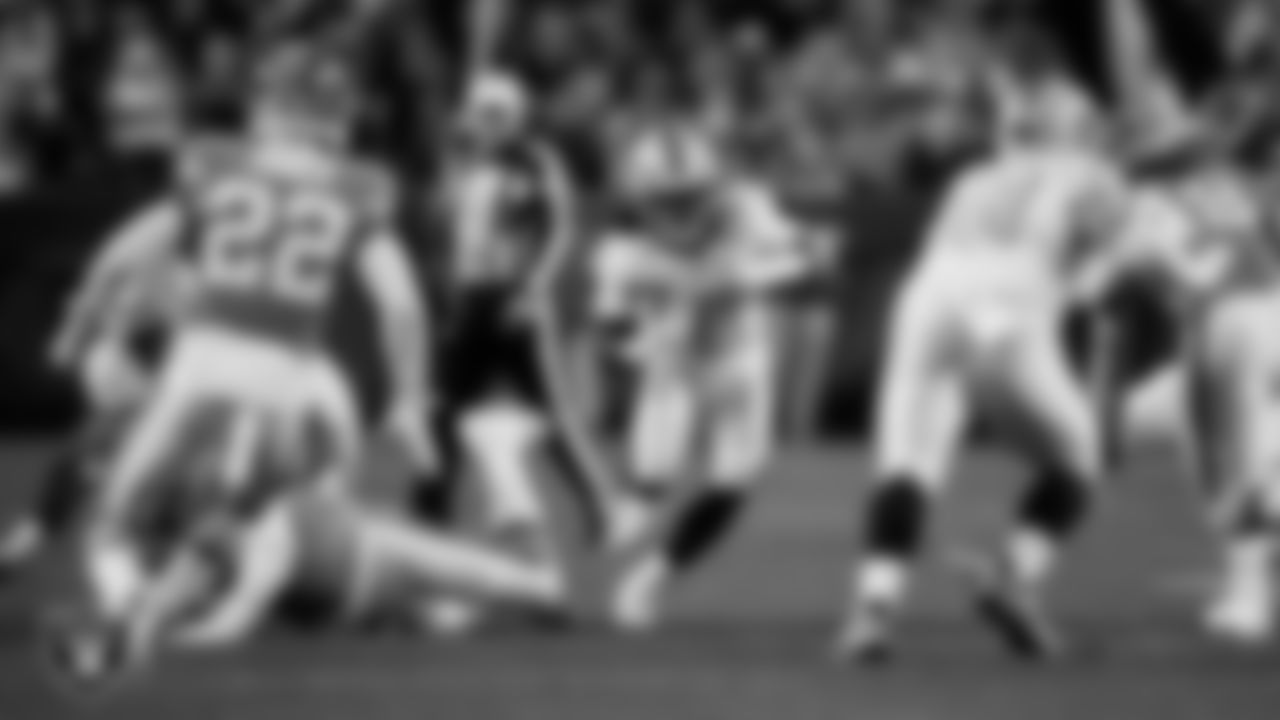 Las Vegas Raiders running back Ashton Jeanty (2) rushes during the regular season away game against the Denver Broncos at Empower Field at Mile High.