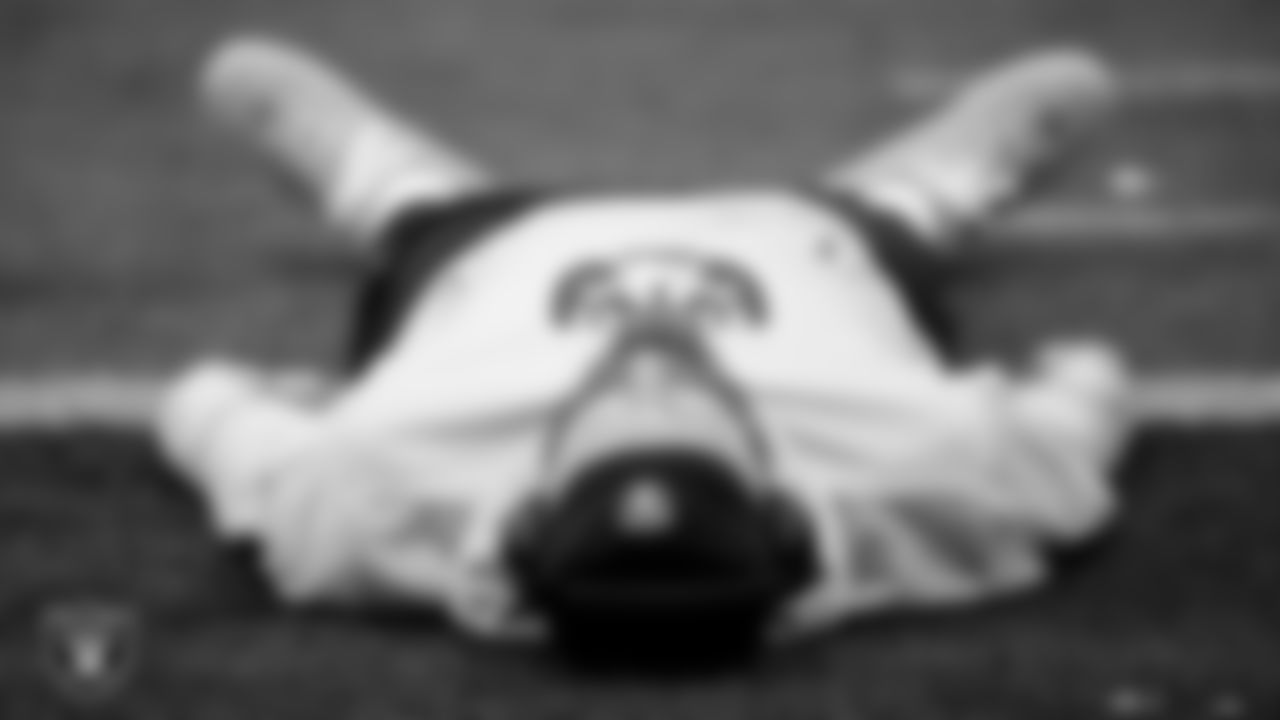 Las Vegas Raiders defensive end Maxx Crosby (98) warming up before the regular season away game against the Philadelphia Eagles at Lincoln Financial Field.