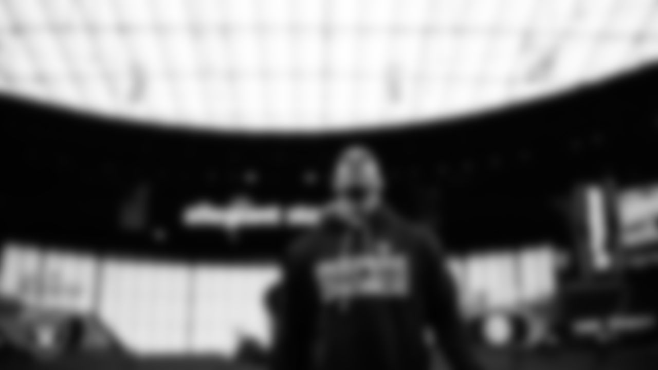 Las Vegas Raiders defensive end Charles Snowden (49) warming up before the regular season home game against the New York Giants at Allegiant Stadium.