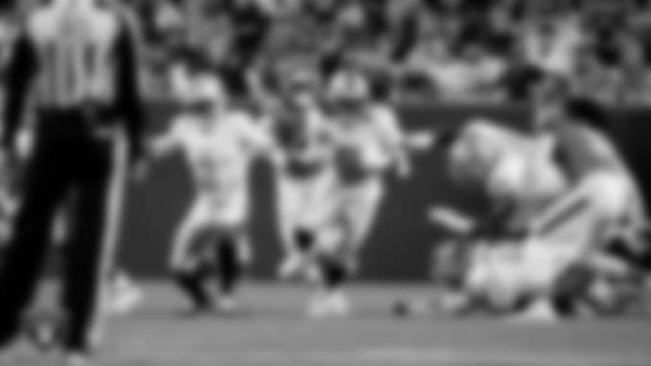 Las Vegas Raiders running back Ashton Jeanty (2) during the regular season away game against the Denver Broncos at Empower Field at Mile High.