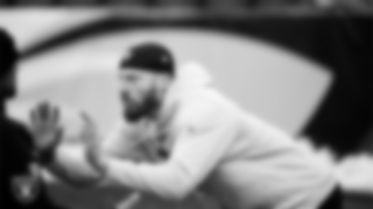 Las Vegas Raiders defensive end Maxx Crosby (98) warming up before the regular season away game against the Philadelphia Eagles at Lincoln Financial Field.