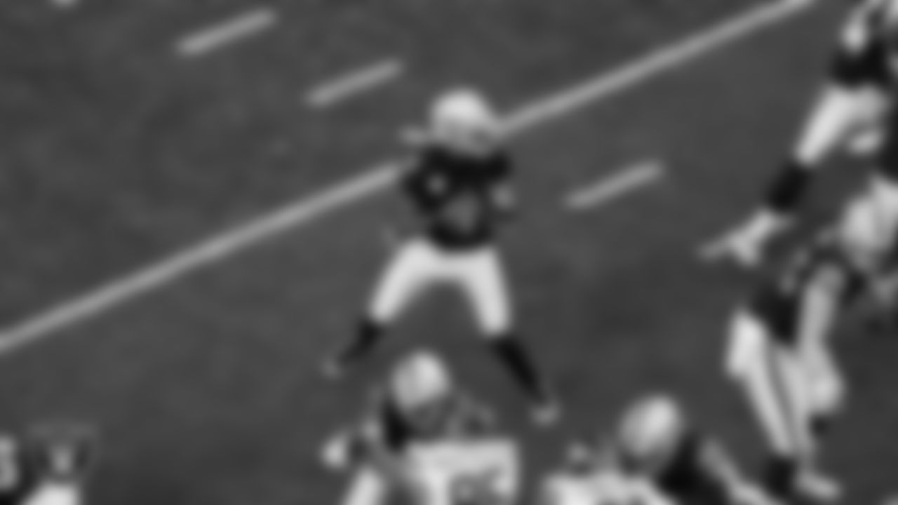 Las Vegas Raiders quarterback Geno Smith (7) looks for a receiver during the regular season home game against the New York Giants at Allegiant Stadium.