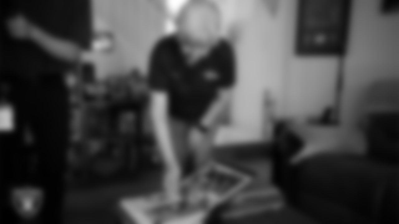 United States Air Force Veteran Bobi Oates shares photos from her time in service after being surprised with tickets to the Las Vegas Raiders' Salute to Service game.