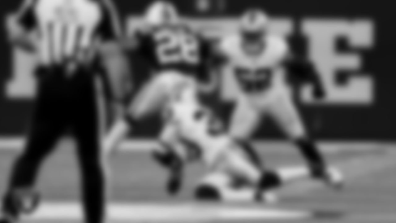 Las Vegas Raiders linebacker Jamal Adams (33) during the regular season away game against the Indianapolis Colts at Lucas Oil Stadium.