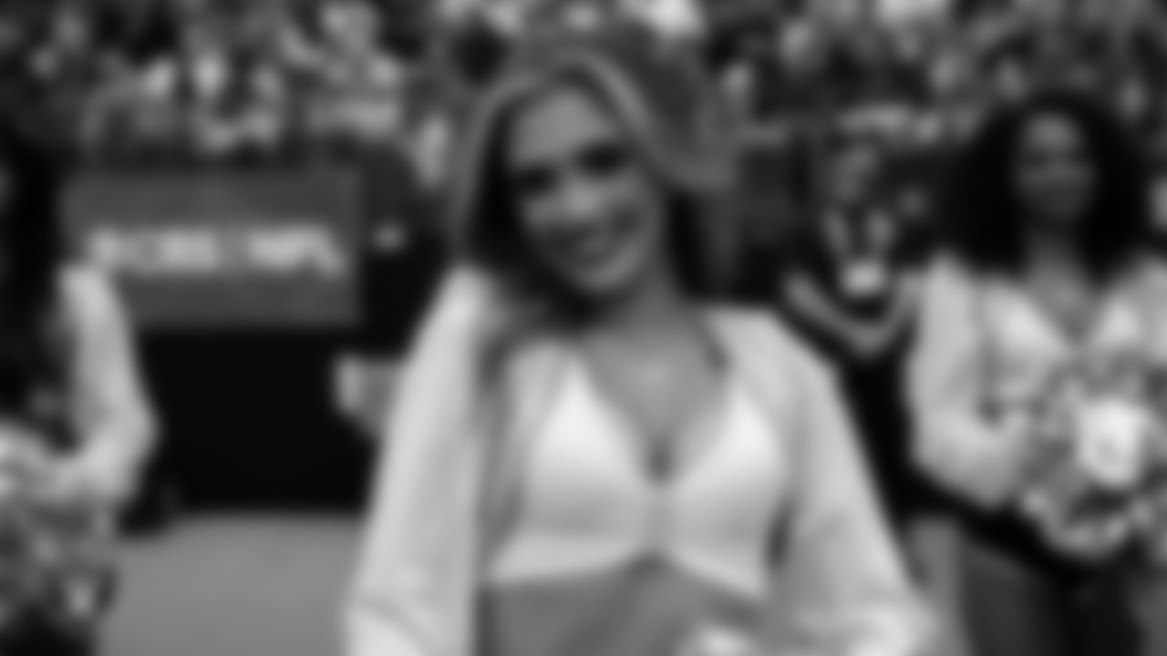 Raiderette Shelby on the sidelines during the regular season home game against the New York Giants at Allegiant Stadium.