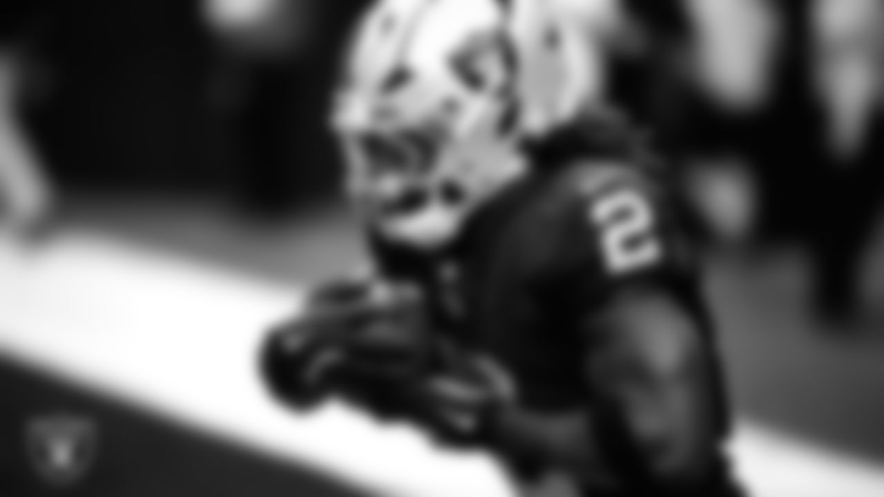 Las Vegas Raiders running back Ashton Jeanty (2) warming up before the regular season home game against the Cleveland Browns at Allegiant Stadium.