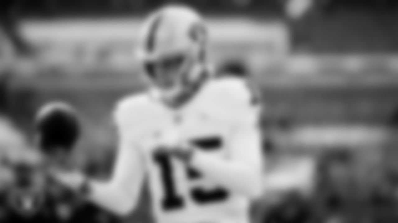 Las Vegas Raiders quarterback Kenny Pickett (15) warming up before the regular season away game against the Philadelphia Eagles at Lincoln Financial Field.