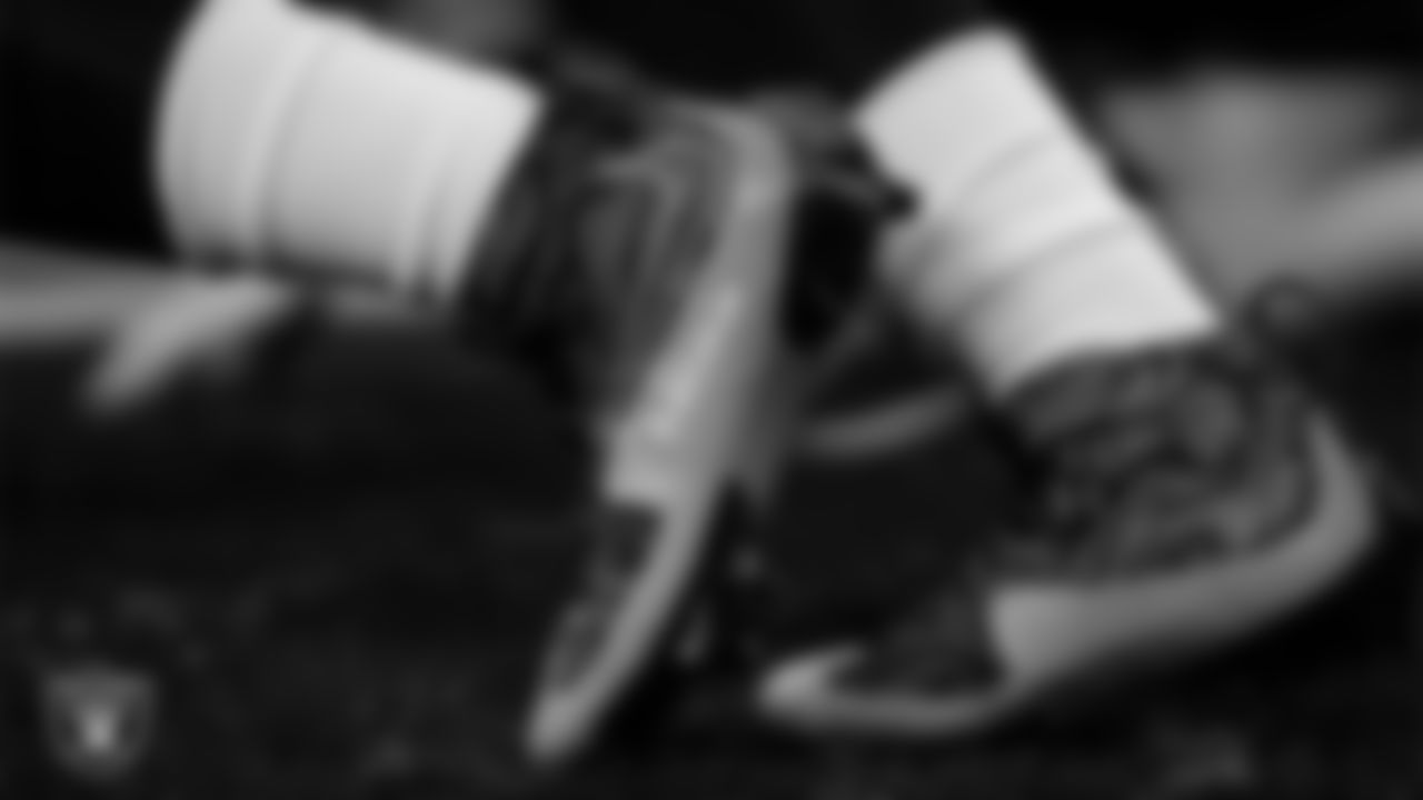 Las Vegas Raiders running back Ashton Jeanty (2) warming up before the regular season home game against the Cleveland Browns at Allegiant Stadium.