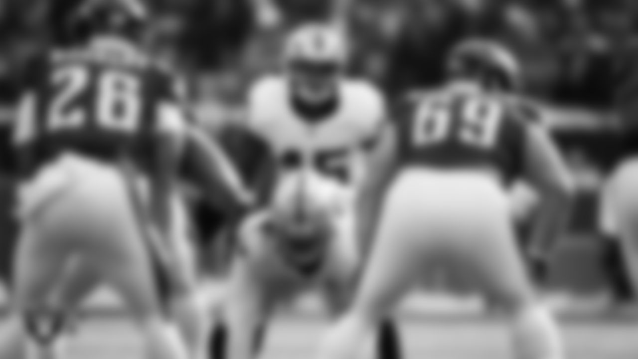 Las Vegas Raiders linebacker Devin White (45) lines up before the snap during the regular season away game against the Philadelphia Eagles at Lincoln Financial Field.