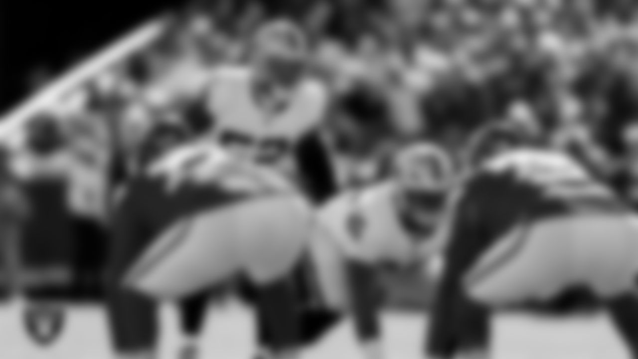 Las Vegas Raiders linebacker Elandon Roberts (52) during the regular season away game against the Kansas City Chiefs at GEHA Field at Arrowhead Stadium.