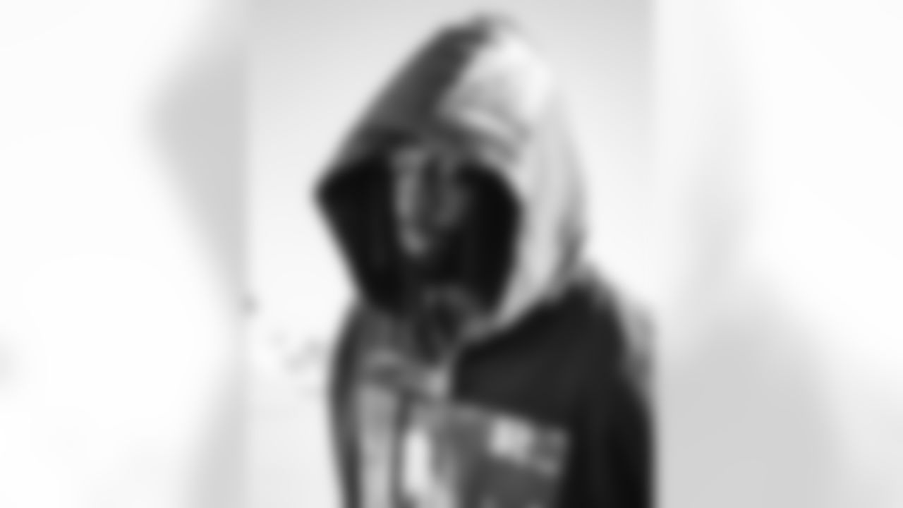 E_251206_Regular_Season_Week_14_Travel_BT_0041