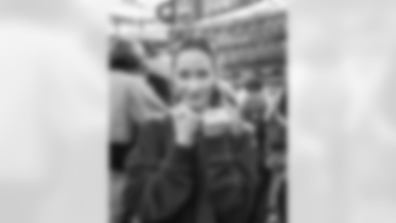 The Los Angeles Rams take on the Detroit Lions in week 15 of the 2025 NFL regular season.