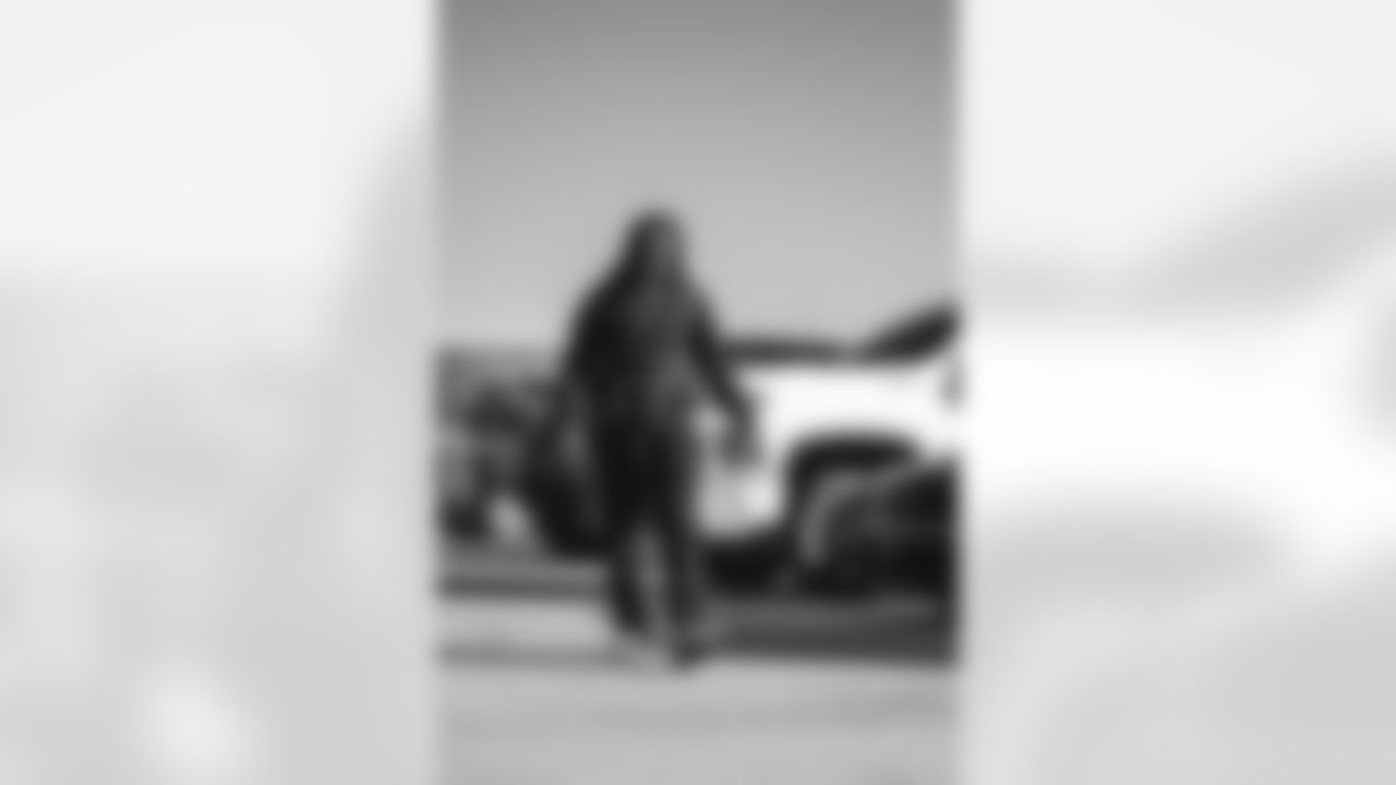 6 OLB Nick Hampton arrives at SoFi Stadium for Sunday Night Football against the Buccaneers