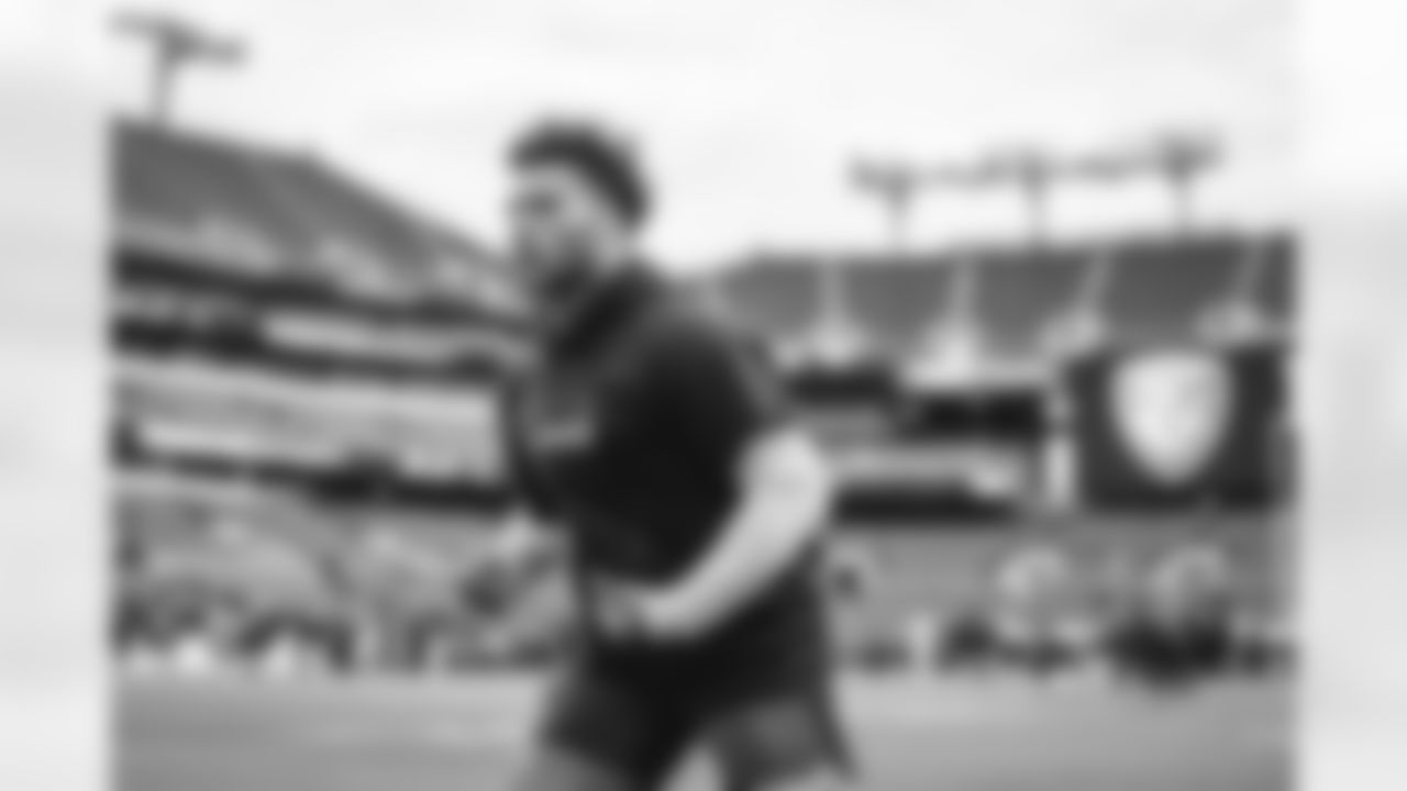 22 RB Blake Corum warms up pregame ahead of the Rams vs. Ravens Week 6 matchup