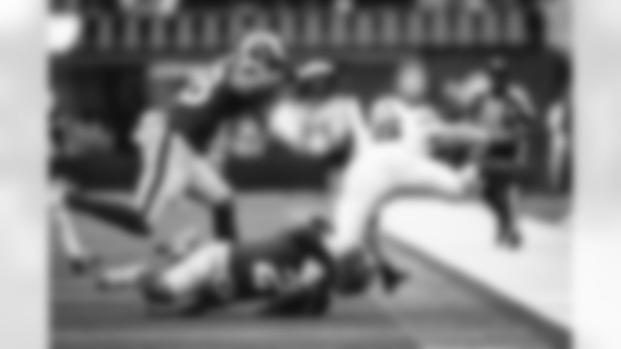 E_260104_Rams_vs_Cardinals_TE_338